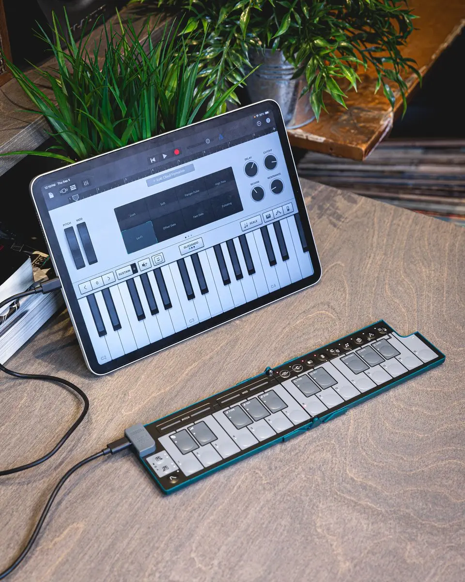 Korg nanoKEY FOLD KRNANOKFOLDWH MIDI-keyboard - Wit - afbeelding 4 van 6