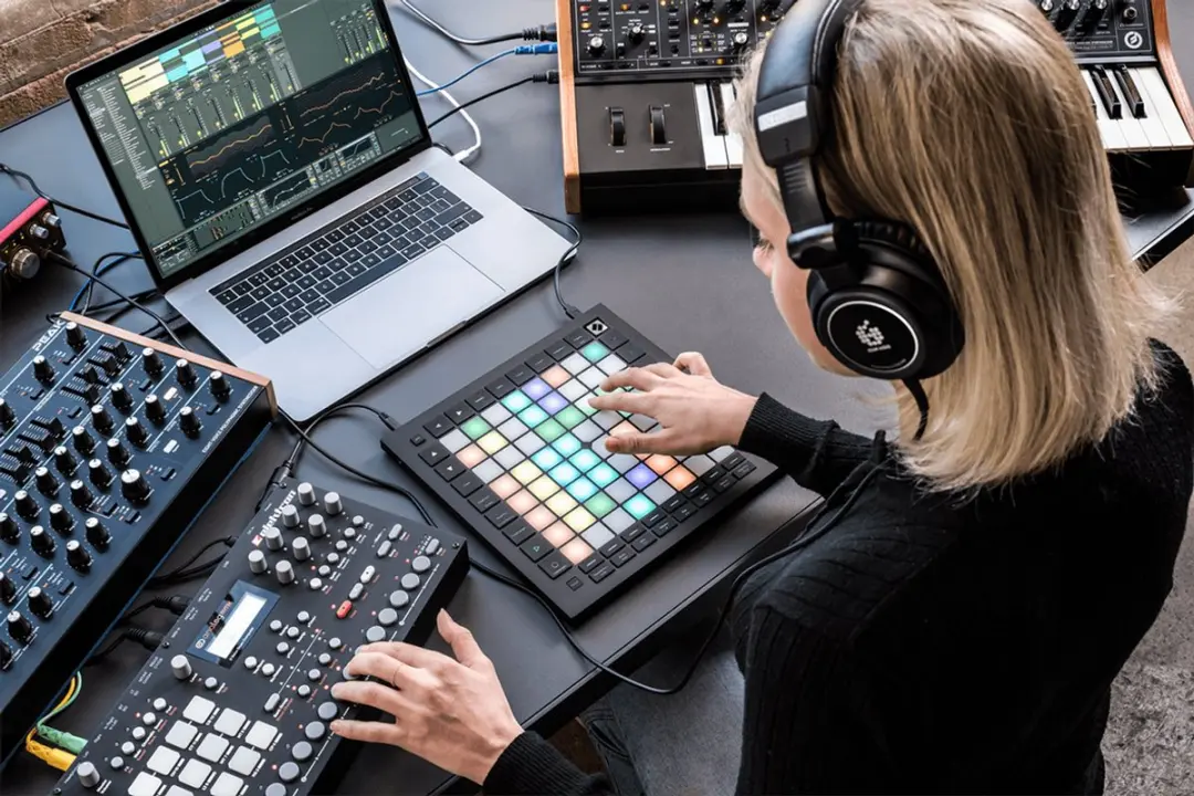 Novation Launchpad Pro MK3 MIDI-controller - Zwart - afbeelding 3 van 6