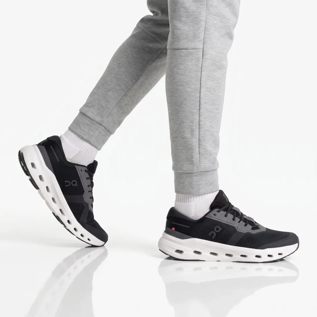 ON Running Cloudrunner 3 Heren Hardloopschoenen - Zwart/Ivoor - afbeelding 3 van 6