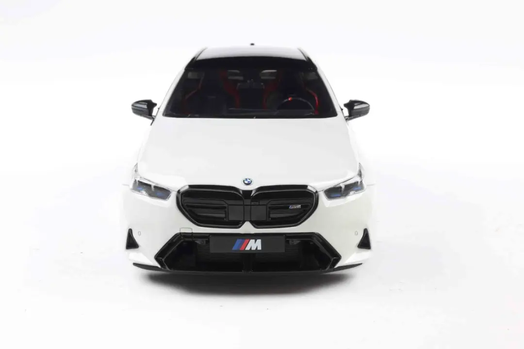 Solido BMW M5 Touring (G99) 1:18 Modelauto - Wit - afbeelding 3 van 6