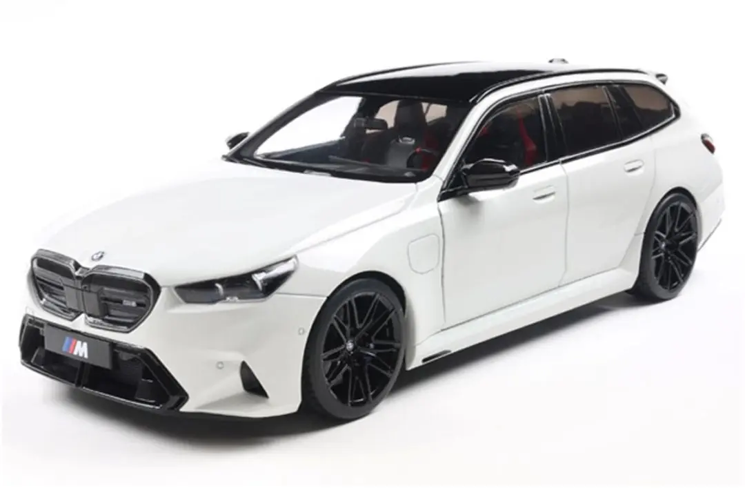 Solido BMW M5 Touring (G99) 1:18 Modelauto