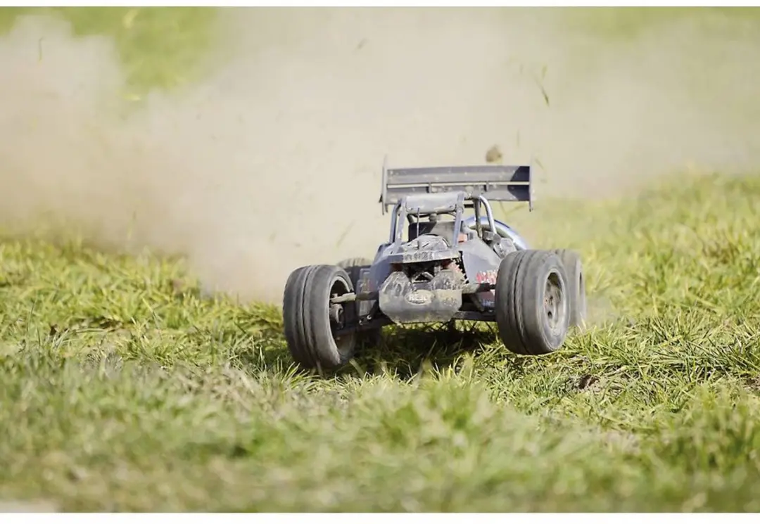 Reely Carbon Fighter 1:6 Benzine Buggy RTR - Zwart - afbeelding 6 van 6