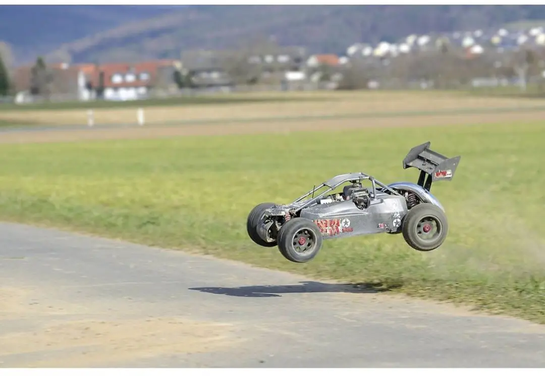 Reely Carbon Fighter 1:6 Benzine Buggy RTR - Zwart - afbeelding 2 van 6