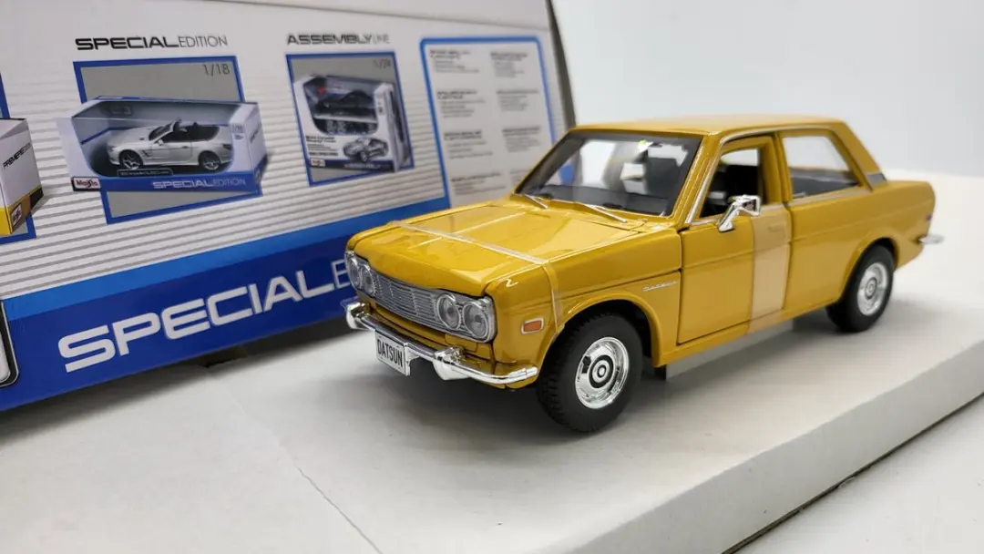 1971 Datsun 510 (Geel) 1/24 Maisto