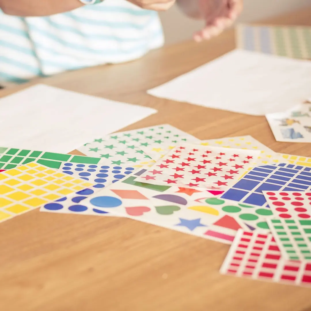 Apli Kindersticker Creatief Rond op rol blauw - afbeelding 2 van 4