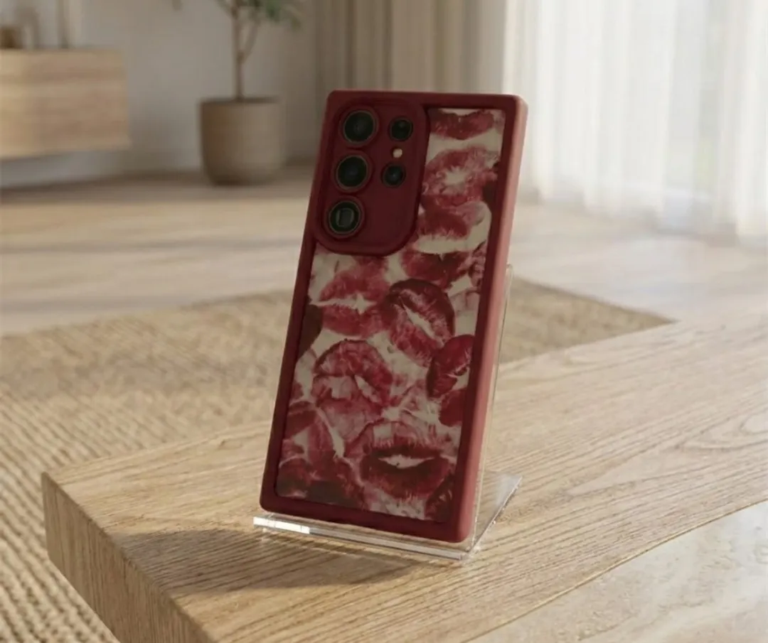 NuveX Samsung Galaxy S25 Ultra Hoesje - Bordeaux Rood - Lippenprint