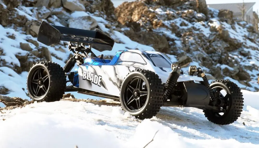 Amewi Blade Brushed 4WD Buggy 1:10 RTR - Blauw/Wit - afbeelding 4 van 6