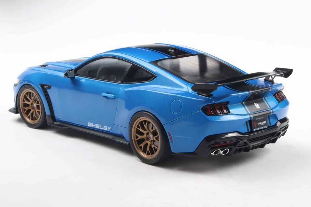 Solido Ford Shelby Mustang Super Snake 2024 1:18 - Blauw - afbeelding 2 van 6