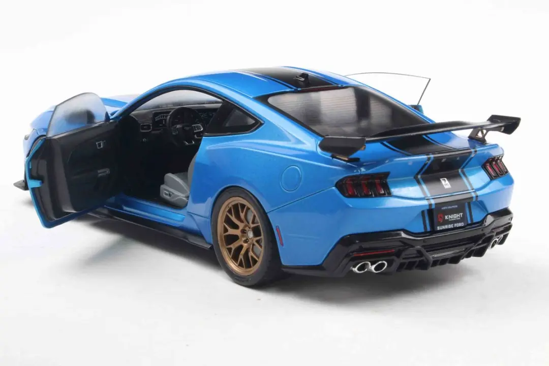 Solido Ford Shelby Mustang Super Snake 2024 1:18 - Blauw - afbeelding 3 van 6