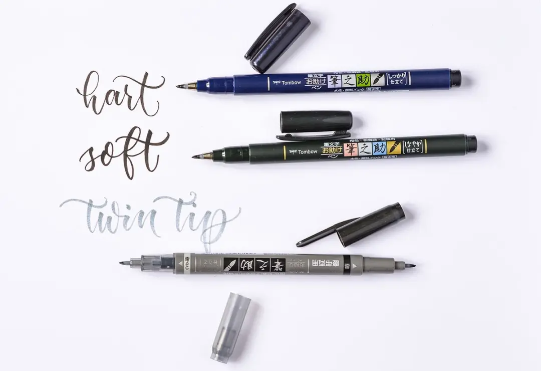 Boek Handlettering doe je zo! + 3 x Tombow  Fudenosuke Brushpennen