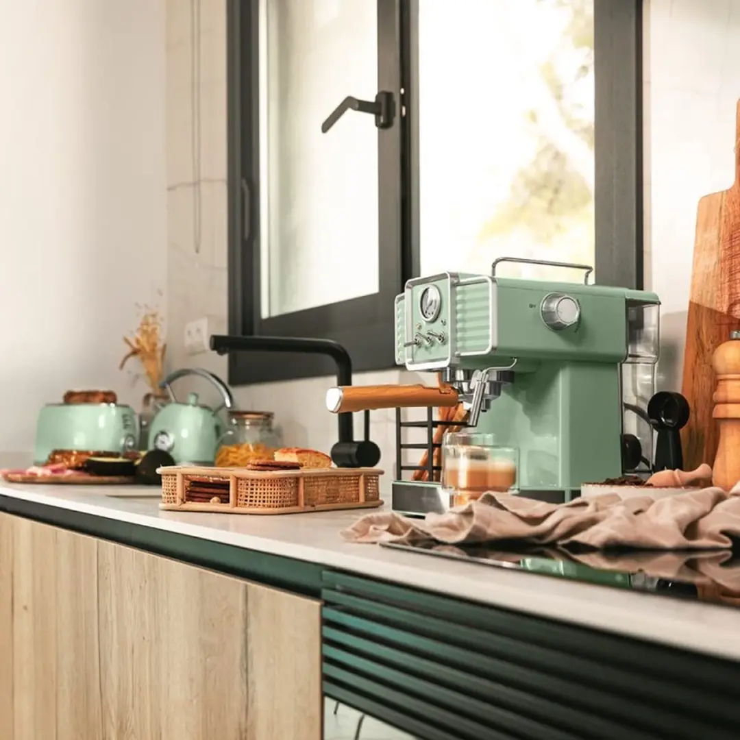 Cecotec Power Espresso 20 Tradizionale Light Green Espressomachine - 1350W - 1,5L - afbeelding 3 van 6