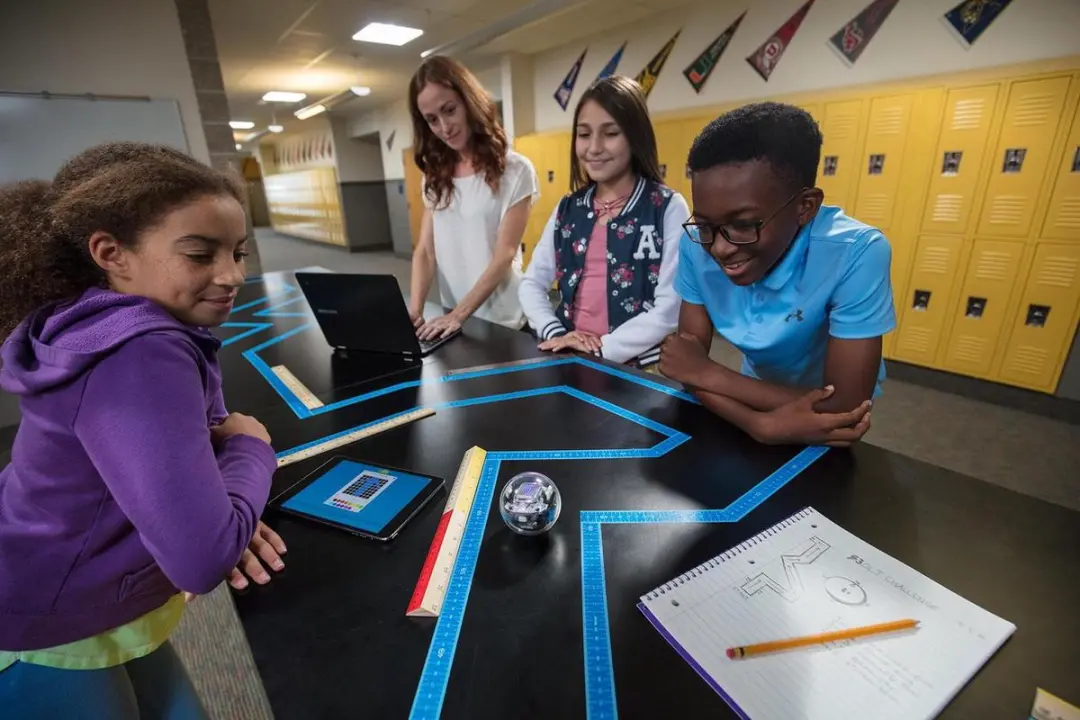 Sphero BOLT Educatieve Robot - Transparant - afbeelding 3 van 6