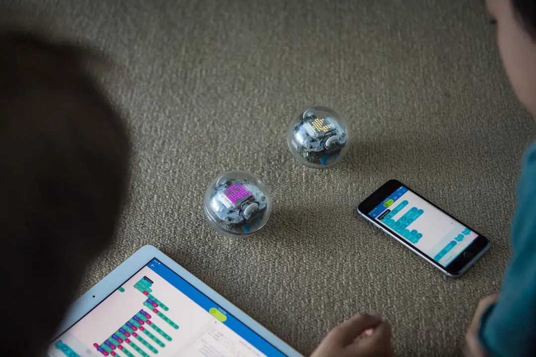 Sphero BOLT Educatieve Robot - Transparant - afbeelding 2 van 6