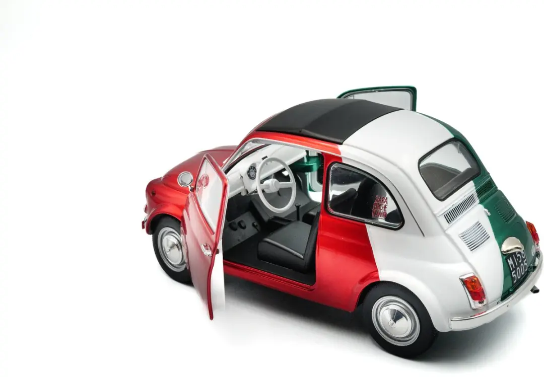Solido Fiat 500 Tribute to Italia 1:18 S1801409 - afbeelding 4 van 6