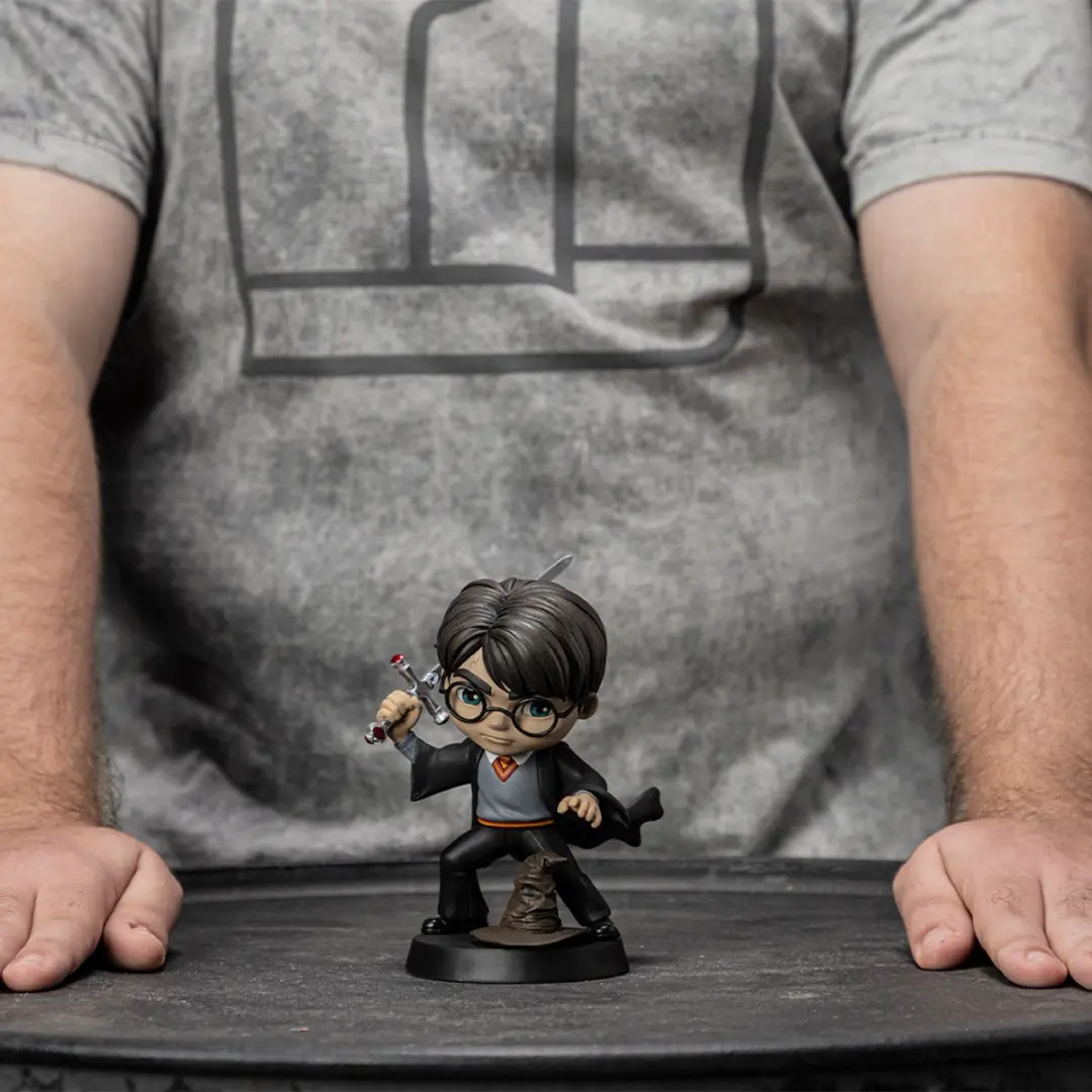 Iron Studios Harry Potter MiniCo Figuur - Harry Potter met Zwaard van Gryffindor - afbeelding 3 van 6