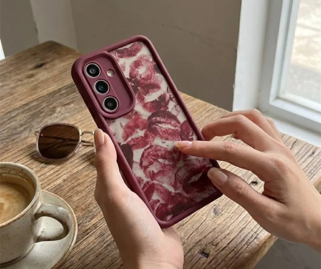 NUVEX Bordeaux Rood Hoesje Samsung Galaxy A34 - Lippenprint