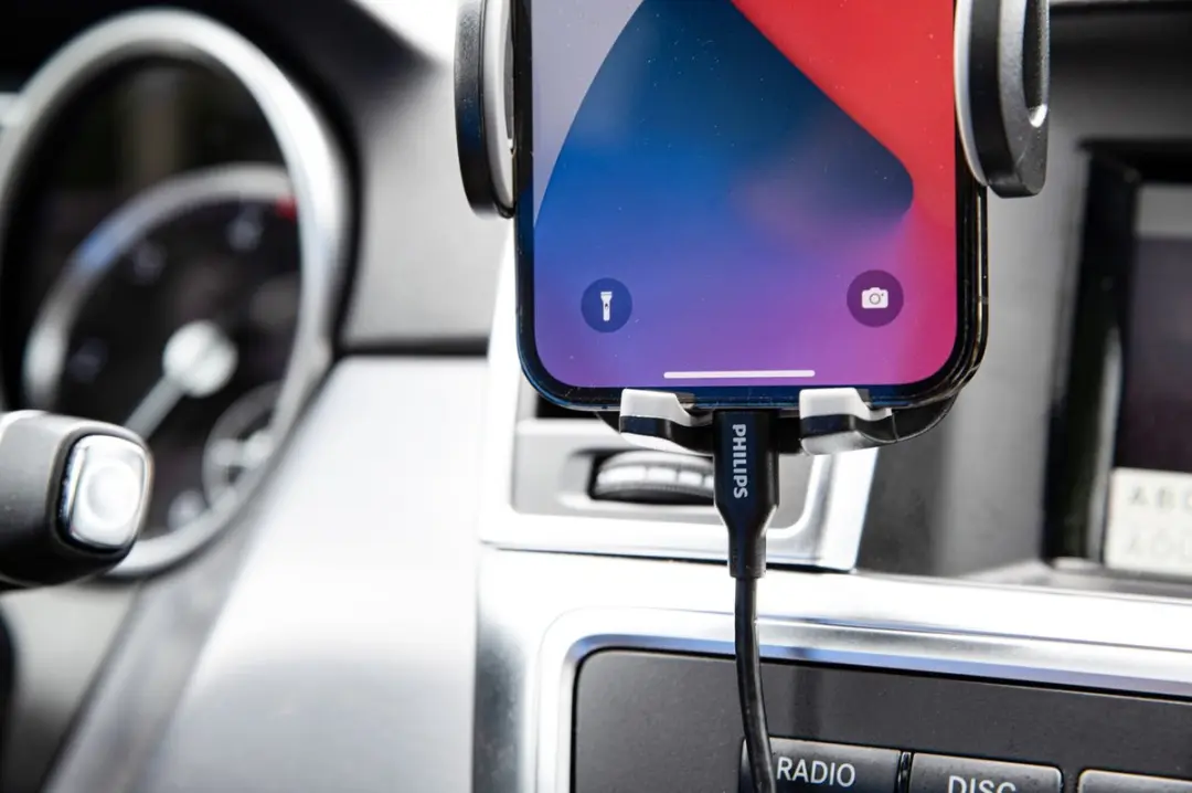 Philips DLK3531/00 Autohouder voor smartphone - Ventilatierooster - Zwart - afbeelding 2 van 6
