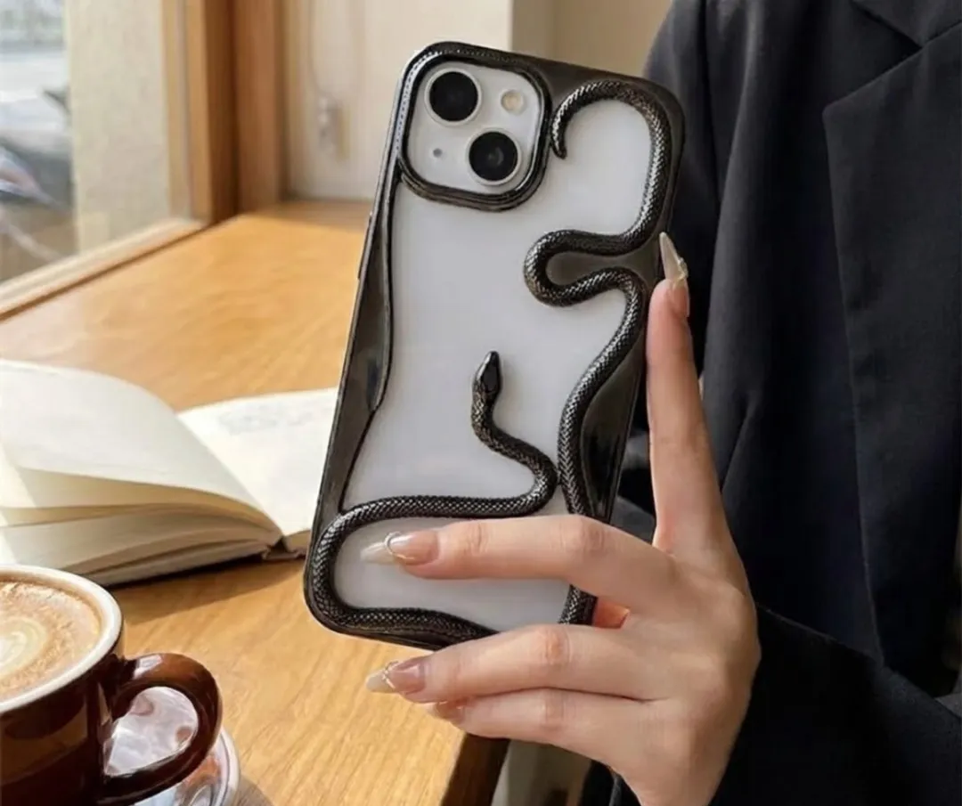 NUVEX iPhone 13 Pro Hoesje - Zwart 3D Slang Design