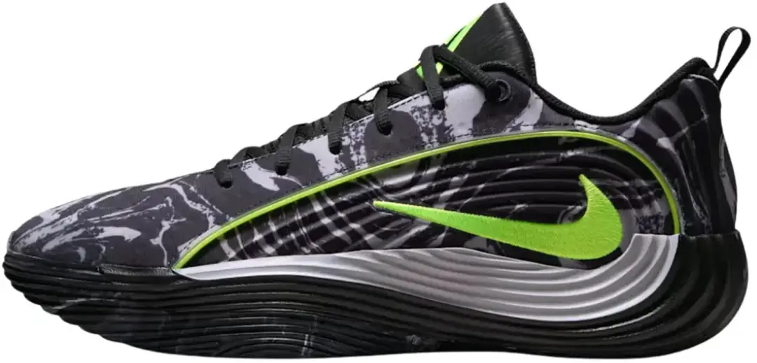 Nike giannis immortality 5 in de kleur zwart.