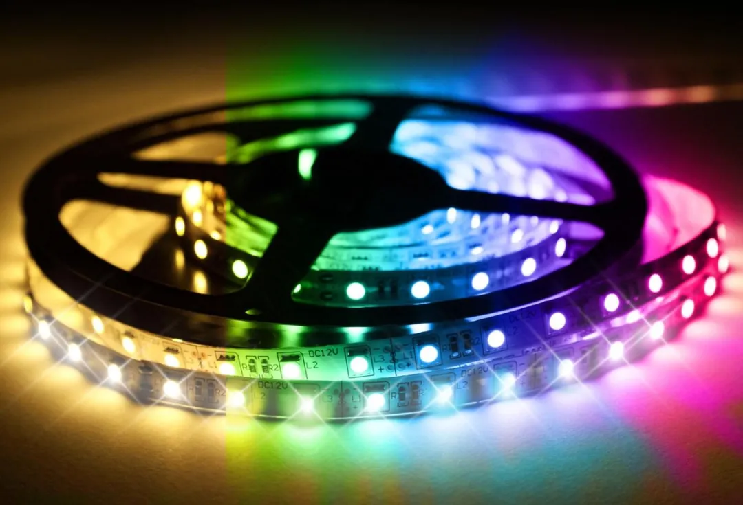 Grundig LED Strip 3M - 16 Kleuren RGB - Dimbaar - Zwart