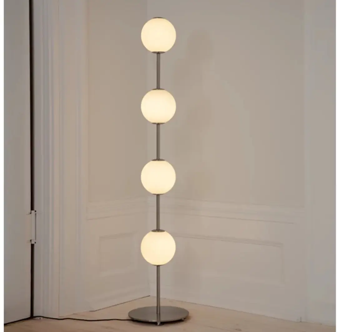 UMAGE Audrey LED Vloerlamp - Messing/Opaal - afbeelding 4 van 4