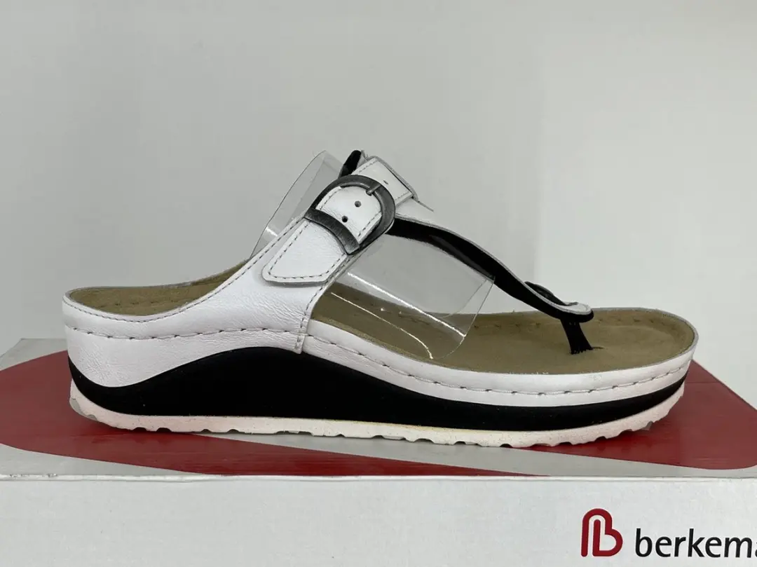 Berkemann Mila wit leren slippers / teenslippers Maat 37
