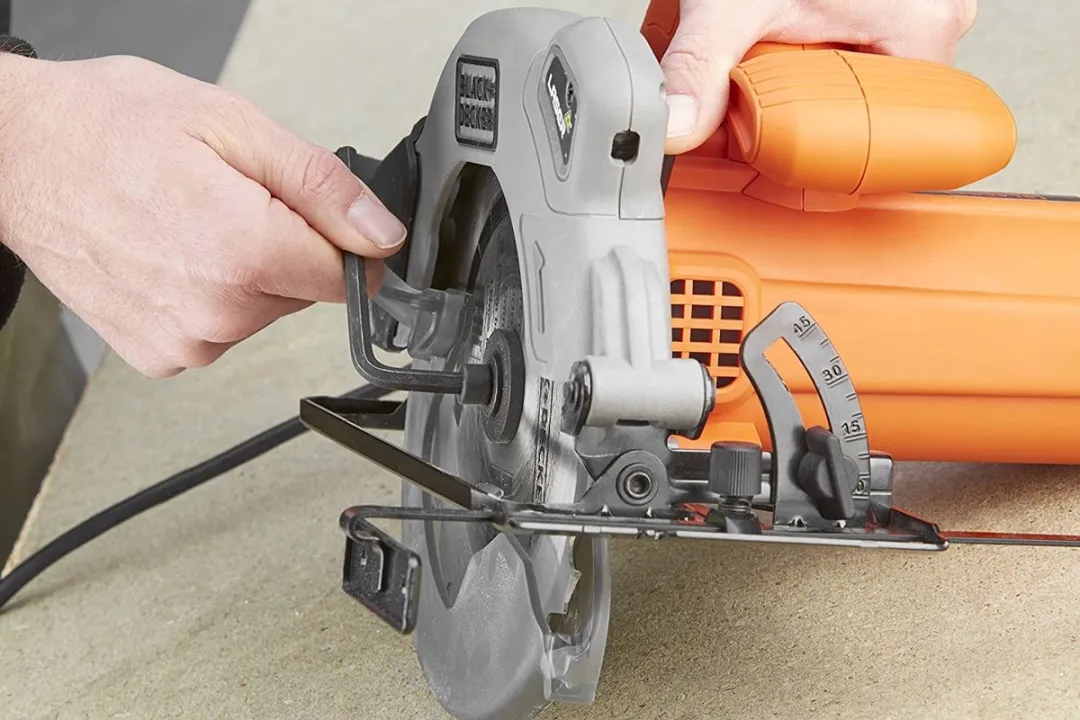 BLACK+DECKER CS1250LKA-QS Cirkelzaag 1250W - 2 Zaagbladen