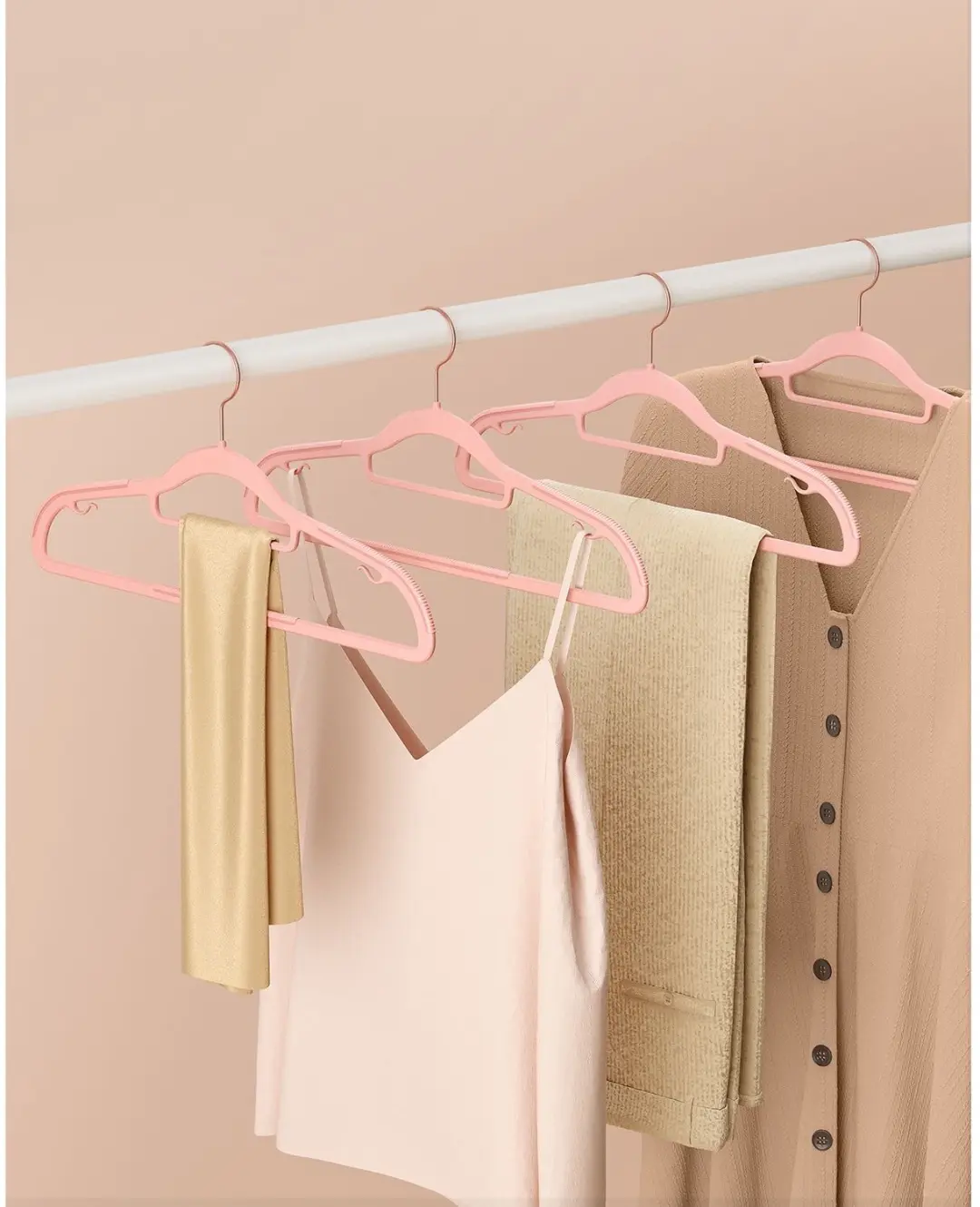 Songmics Kunststof Kledinghangers - Set van 30 - Antislip - 42cm - afbeelding 3 van 6