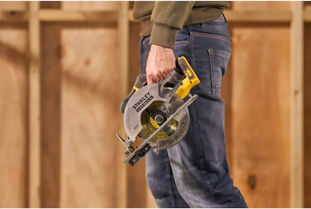 Stanley SFMCS500M1S-QW 18 volt Cirkelzaag met lader en softbag