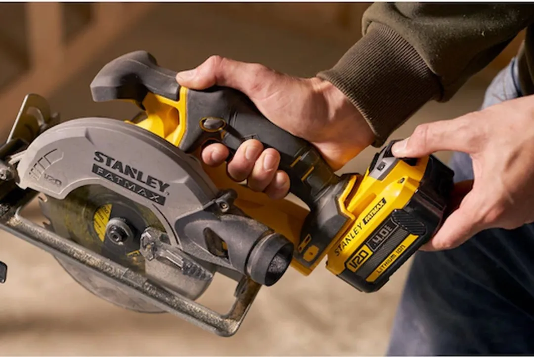 Stanley SFMCS500M1S-QW 18 volt Cirkelzaag met lader en softbag