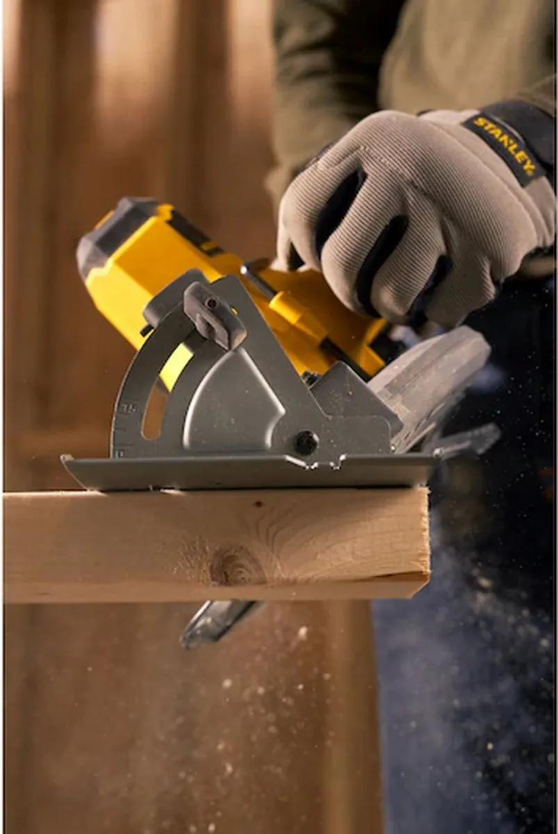 Stanley SFMCS500M1S-QW 18 volt Cirkelzaag met lader en softbag