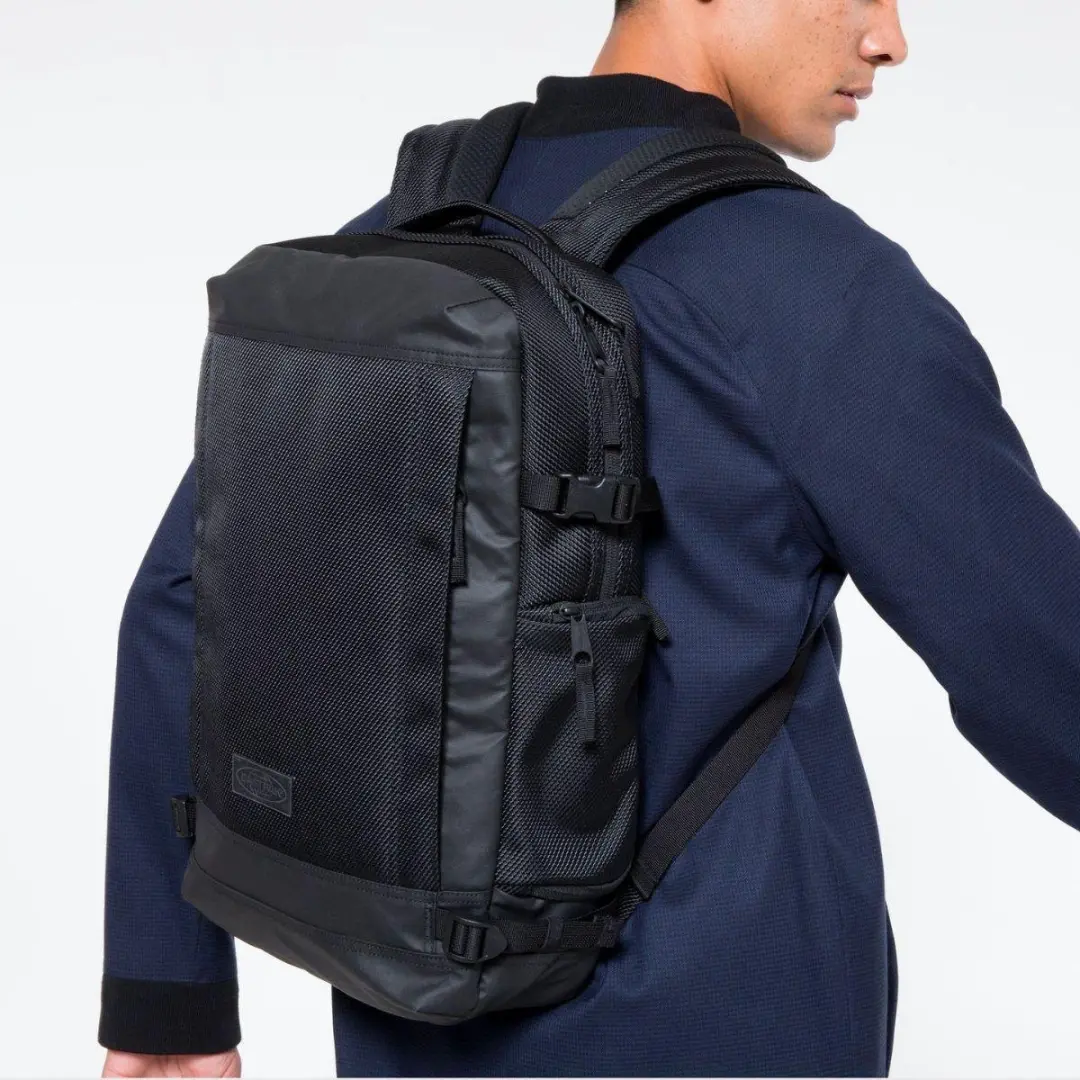 Eastpak Tecum M Cnnect Laptoprugzak 27L - Zwart - afbeelding 6 van 6