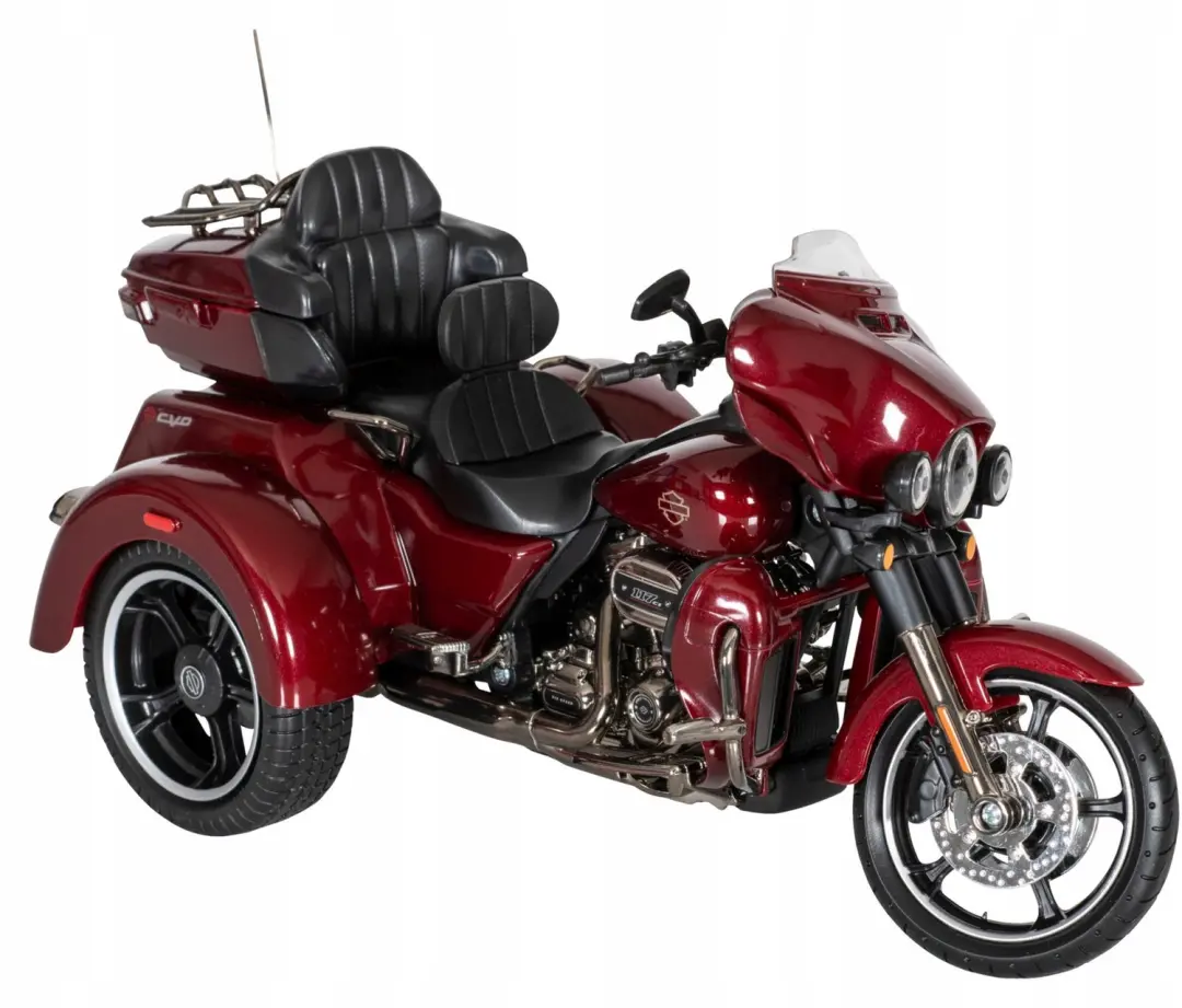 Maisto CVO Tri-Glide 2021, Rot 1:12 Auto