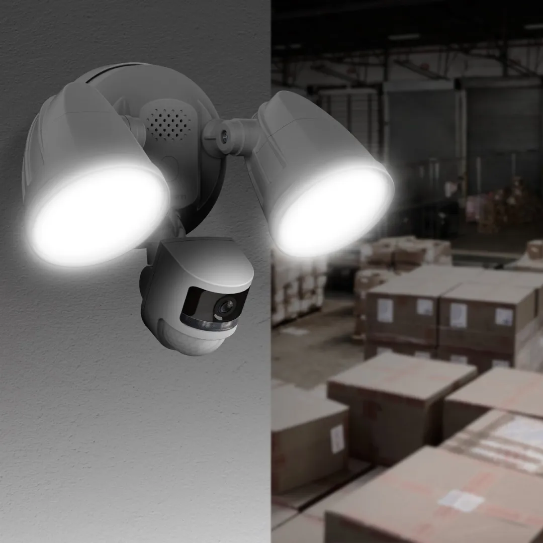 Swann 4K Floodlight Security Camera – Beveiligingscamera buiten – 4K Ultra HD – Floodlight met Sirene – Nachtzicht in Kleur - Heat & Motion Detectie