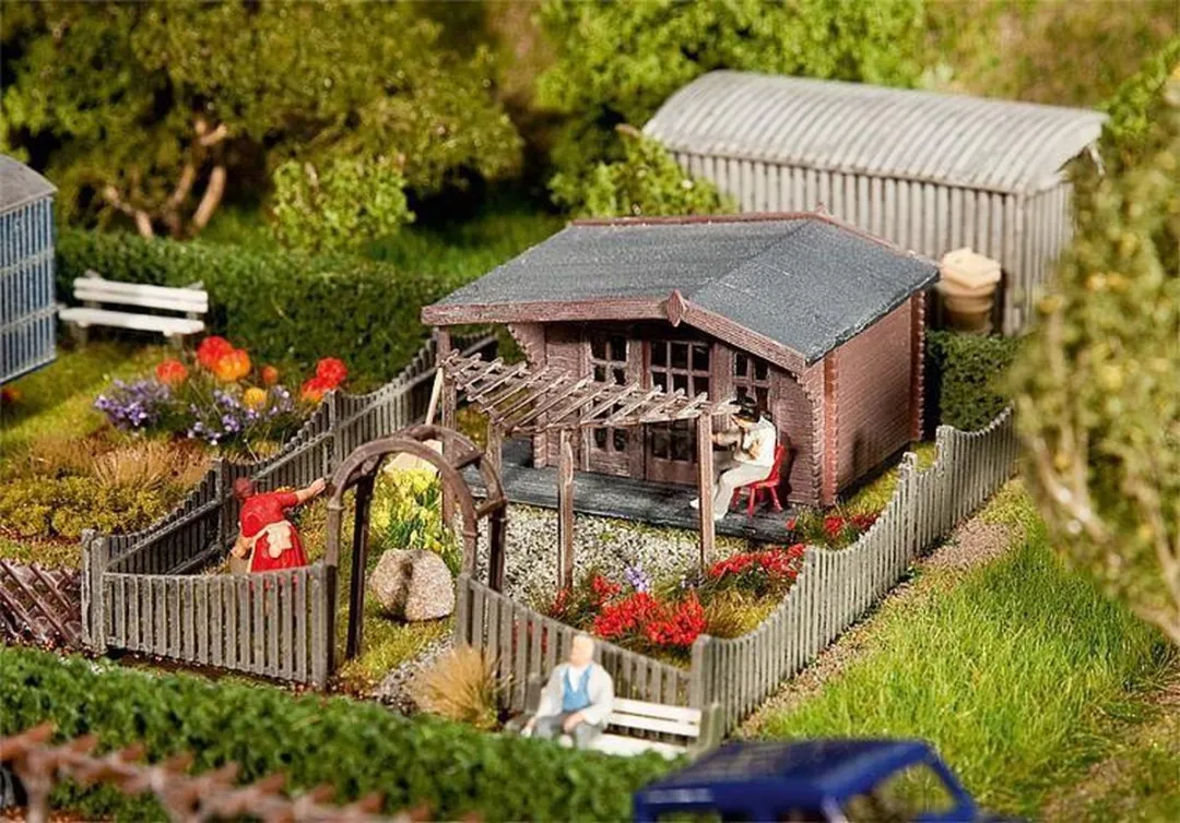 Faller H0 Volkstuin met Tuinhuisje