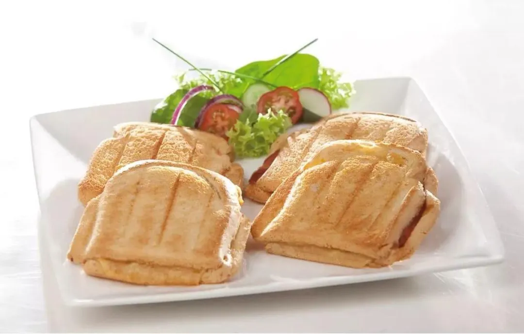 Domo DO9046C Tostiapparaat - 4 Sandwiches/Wafels - 1200W - Wit