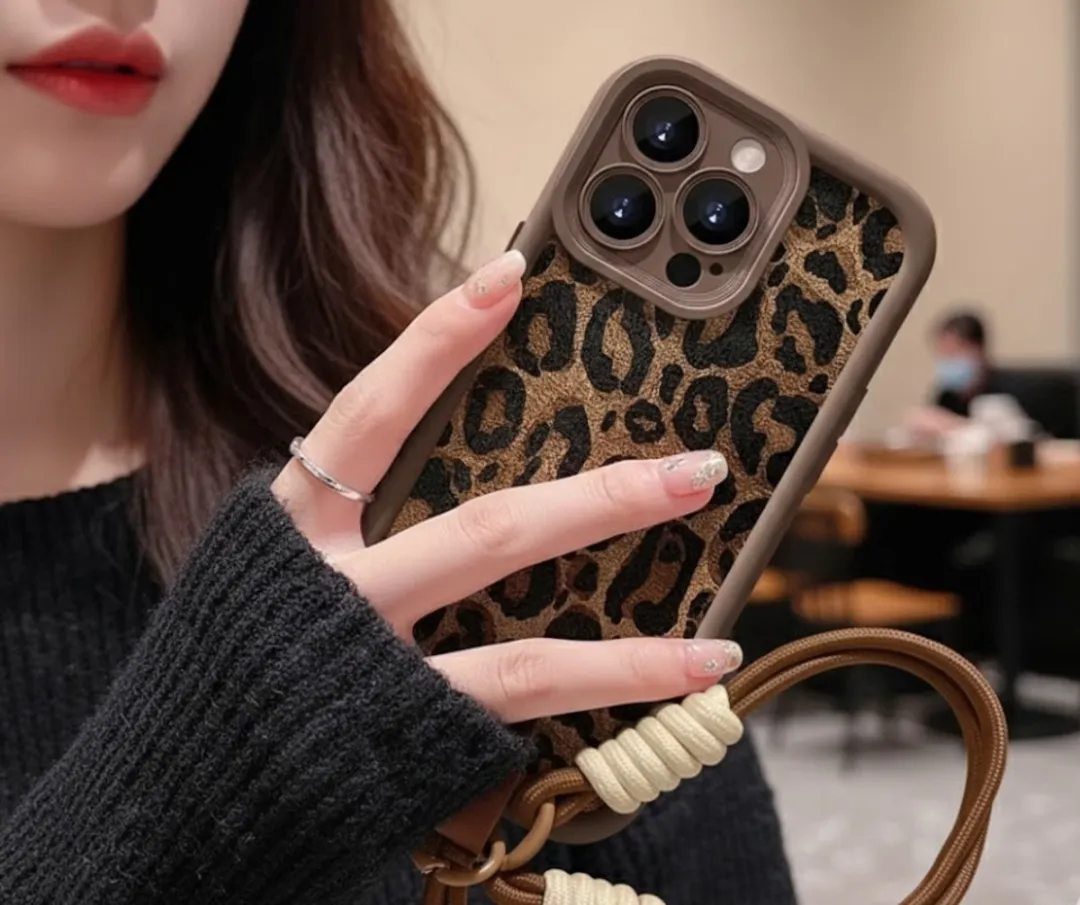 NUVEX iPhone 13 Pro Hoesje Bruin Luipaard Print - met Koord