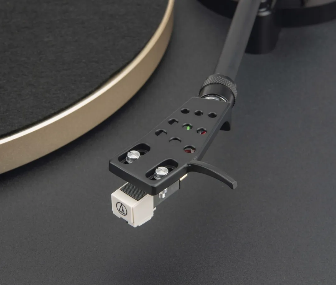 JBL Spinner - Bluetooth Platenspeler - Draaitafel voor Vinyl LP - Met Phono Voorversterker - 33/45 RPM - Aluminium Design - Goud