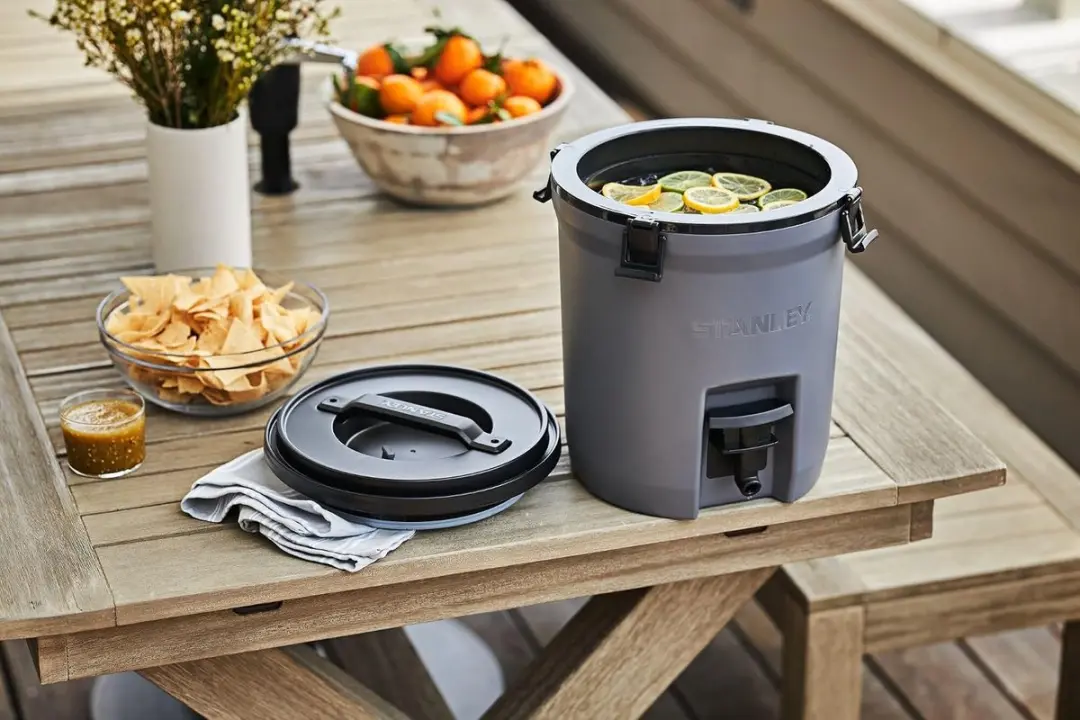 Stanley Fast-Flow Waterkan 7.5L - Dried Pine - afbeelding 3 van 6