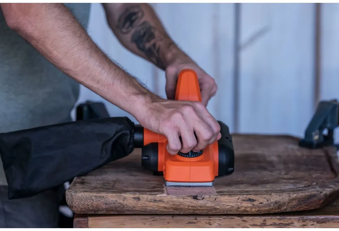 BLACK+DECKER BEW712-QS Handschaafmachine - 710W - Oranje