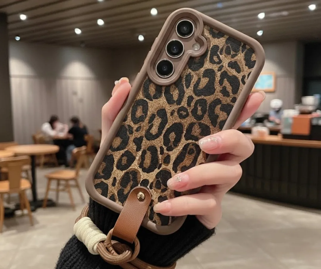 NuveX Samsung Galaxy S24 FE Hoesje - Bruin Luipaard Print
