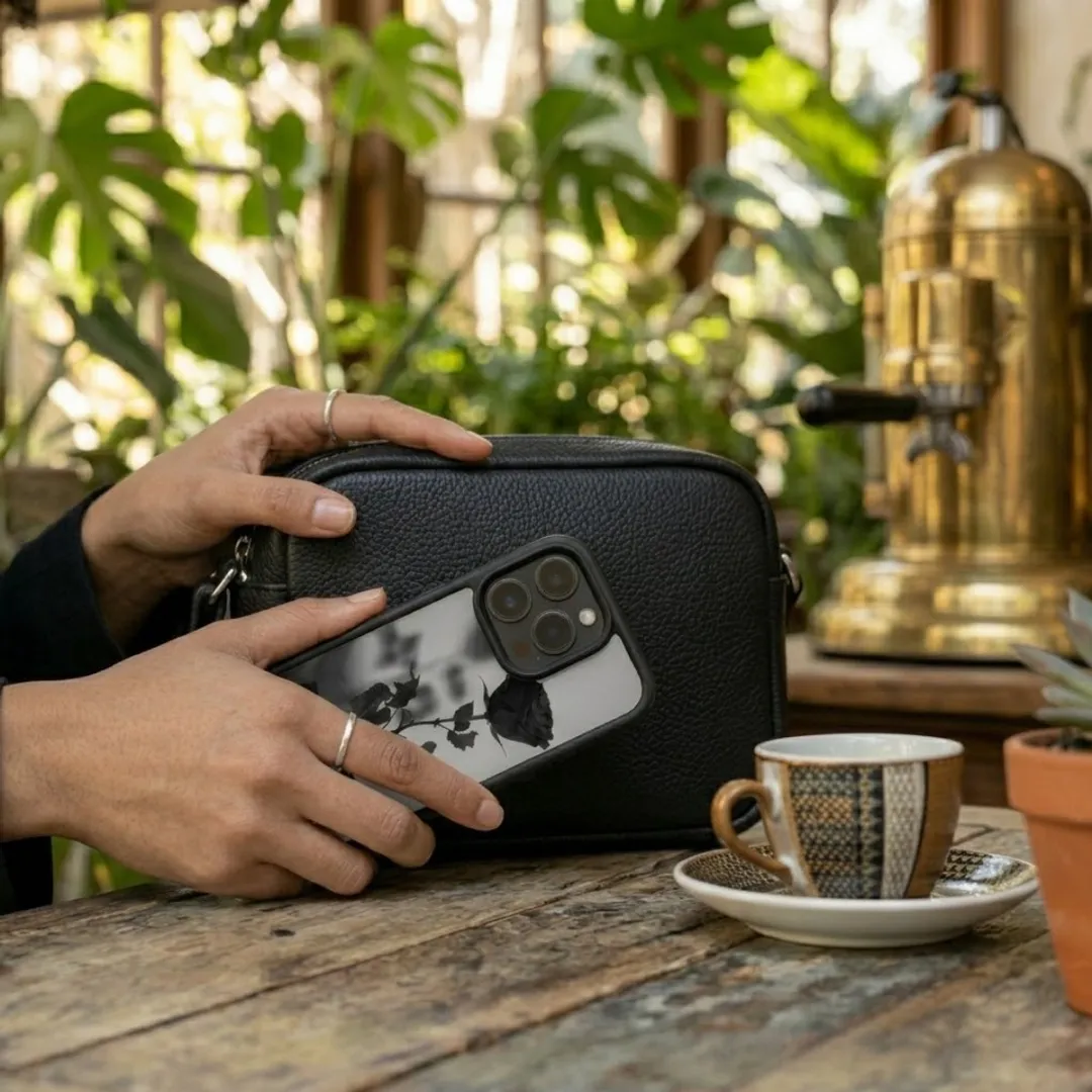 NUVEX iPhone 14 Pro Max Hoesje - Zwart Transparant - Roos Print