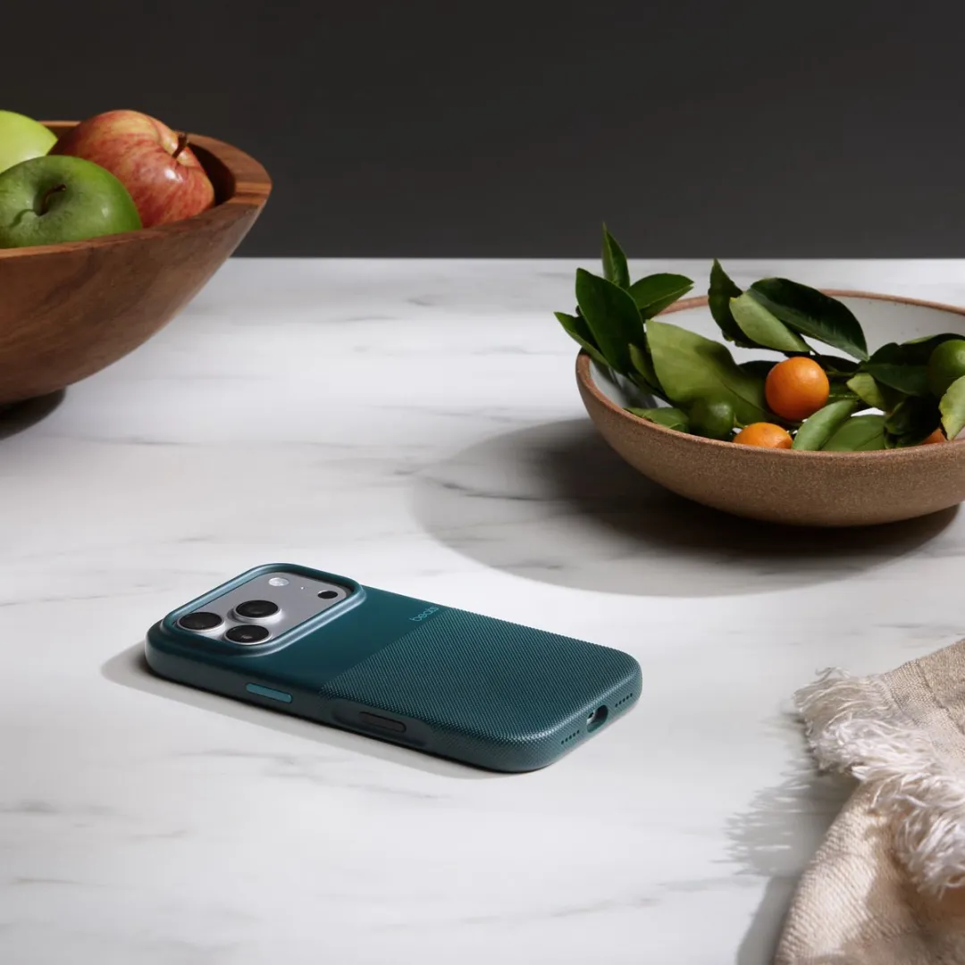 Beats Rugged Case met geschikt voor MagSafe en Camera Control geschikt voor iPhone 17 Pro - Rocky Blue