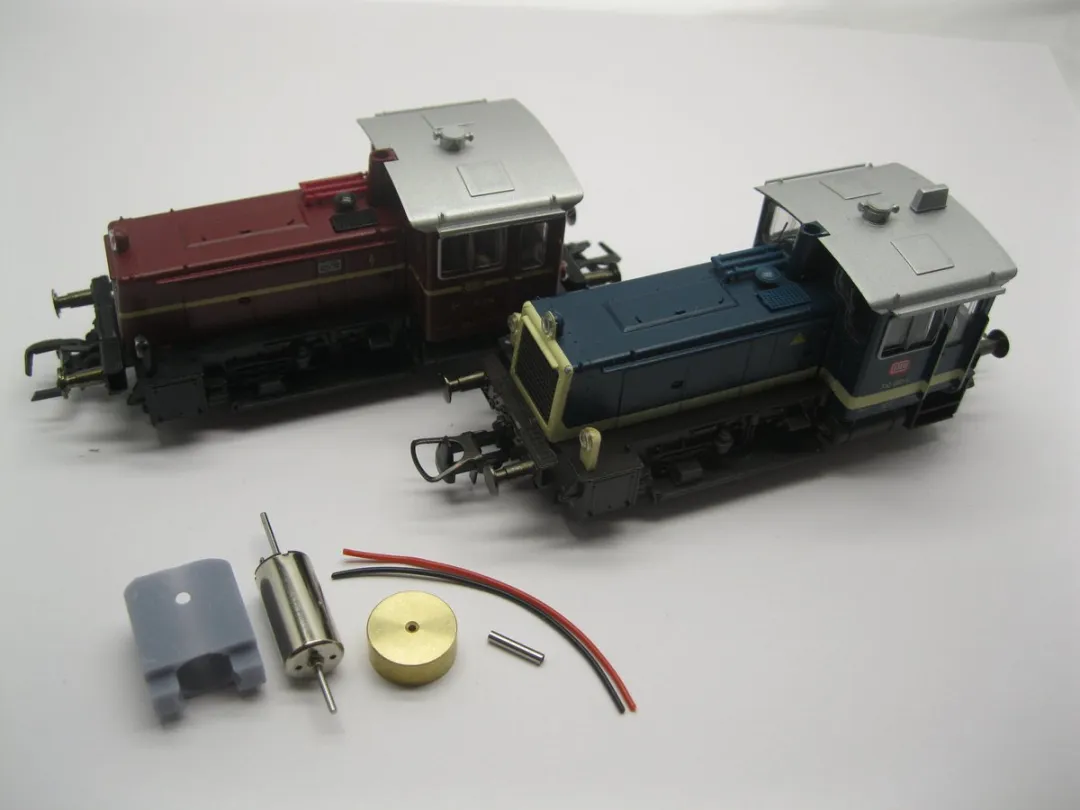 Roco micromotor HR004F HO Ombouwset - Blauw/Goud/Rood/Grijs
