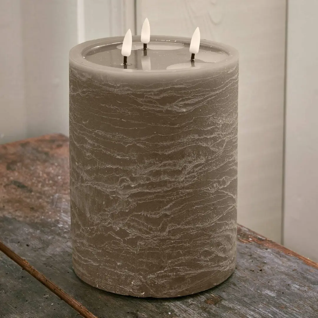 Loberon Chelun Ledstompkaars - Taupe - afbeelding 5 van 5
