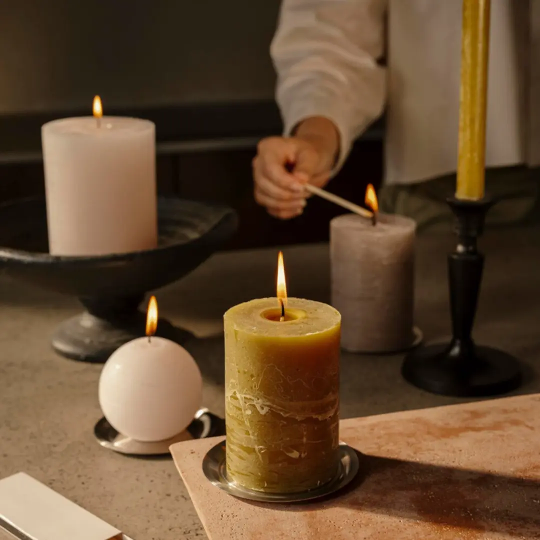 Spaas Rustieke Pillarkaars Lichtgrijs - 6 stuks - afbeelding 4 van 5