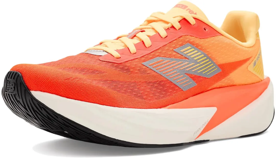 New Balance FuelCell Rebel v5 Schoenen