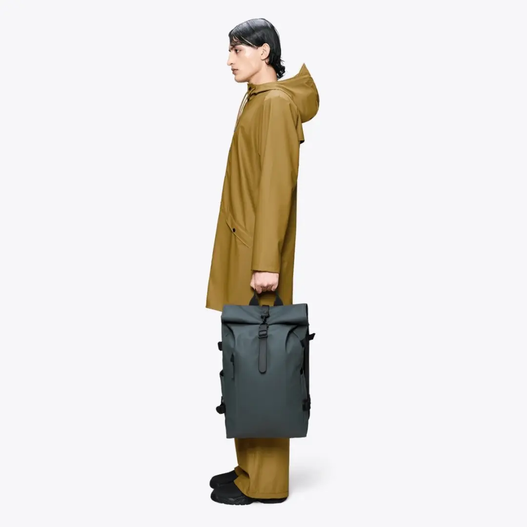 Rains Rolltop Rugzak Large W3 - 16 inch laptop - Dark Grey - afbeelding 5 van 6