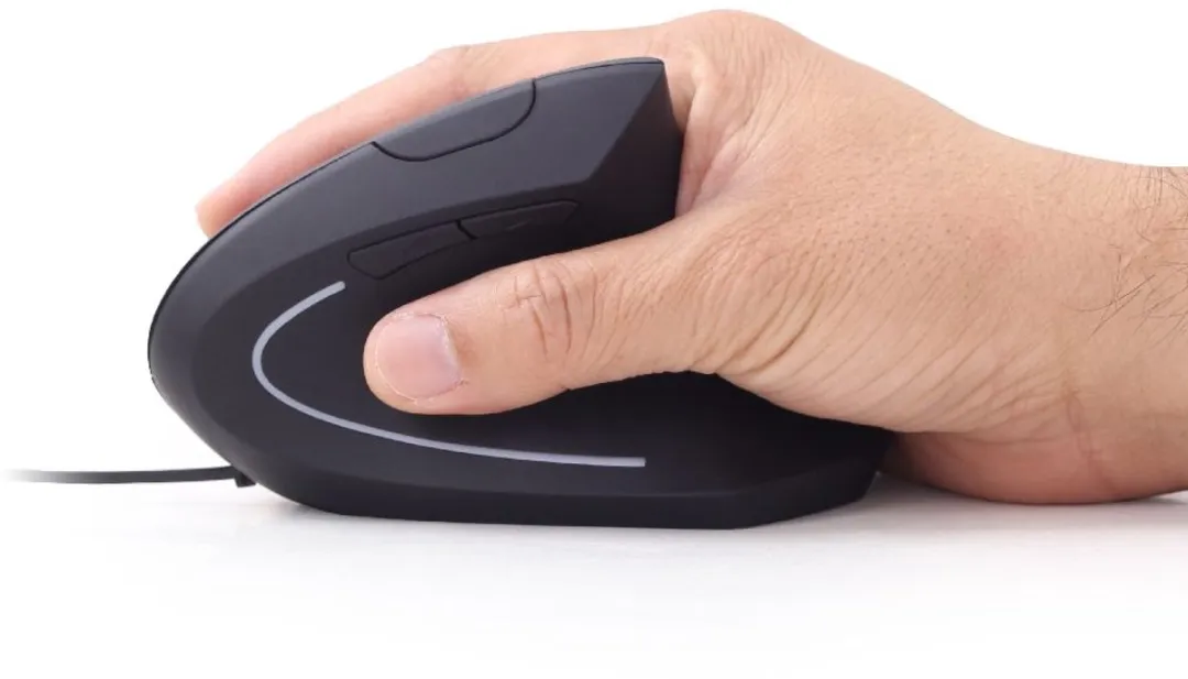 Gembird Ergonomische Bedrade Optische Muis - Rechtshandig Verticaal Ontwerp voor Comfort en Precisie bij Internetten en Gamen, Zwart