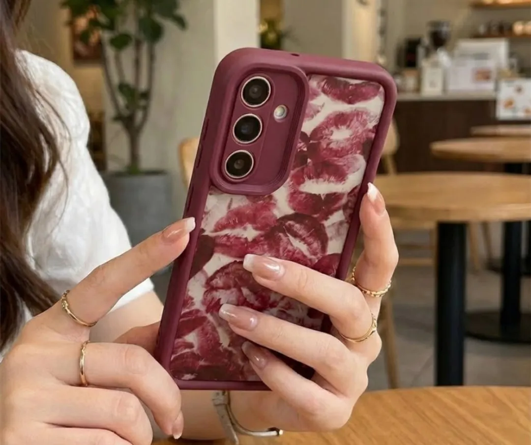 NuveX Bordeaux Rood Telefoonhoesje Samsung Galaxy A36 - Lippenprint